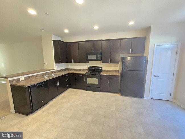 Building Photo - 705 S Macon St.