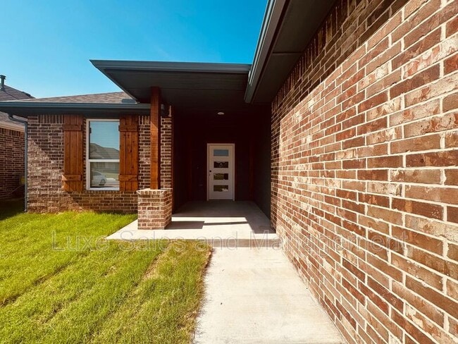 Building Photo - 8229 NW 163rd Ter