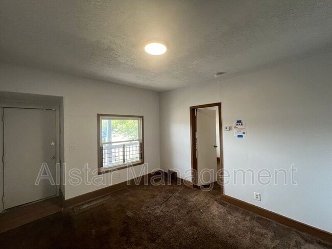 Foto del edificio - 3611 E 116th St