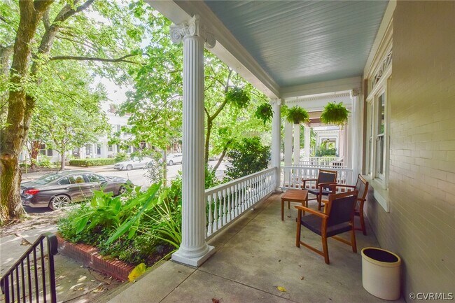 Foto del edificio - 1719 Grove Ave