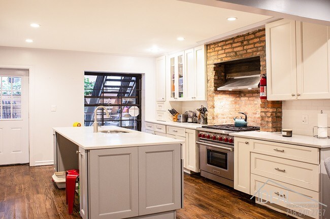 Foto del edificio - 458 Jefferson Ave