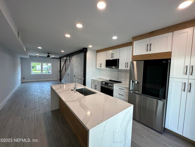 Building Photo - 273 Sailfish Dr E