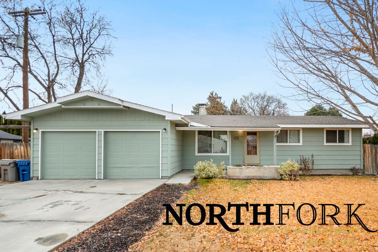 Primary Photo - Conveniently located Nampa home, central t...