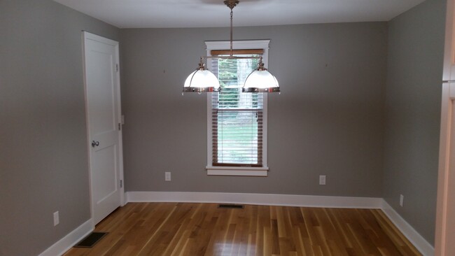 Dining/eat-in kitchen - 765 Oakwood Ave