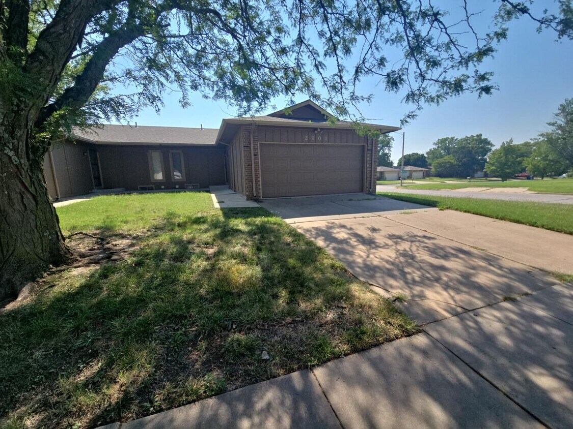 Foto principal - 2101/03 S Flynn St