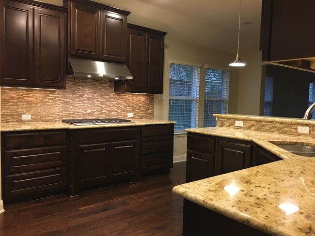 Foto del edificio - GORGEOUS LARGE 1 STORY IN WHITESTONE OAKS