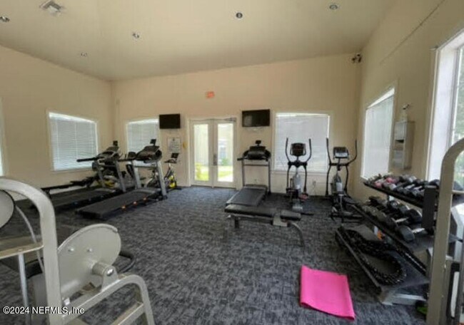 Foto del edificio - 8290 Westgate Dr