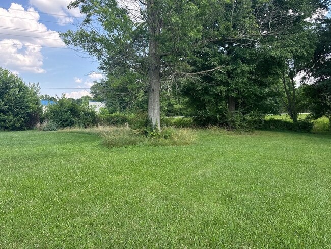 Building Photo - 1704 Twinbrook Dr