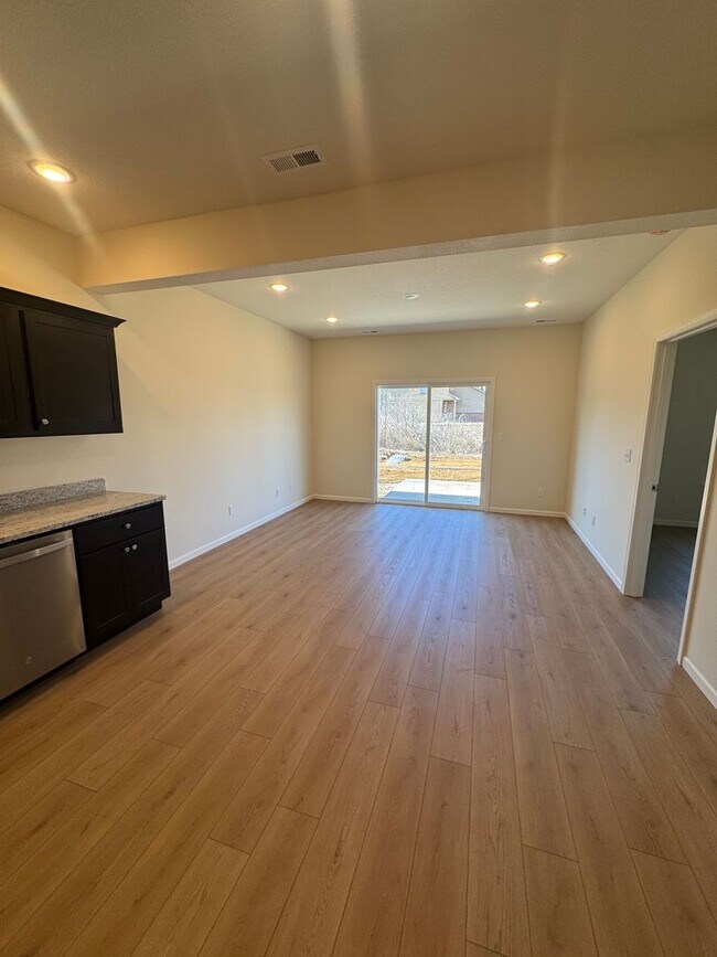 Foto del edificio - 4919-4921 Silver Mill Dr.