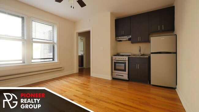 Building Photo - 612 W Patterson Ave