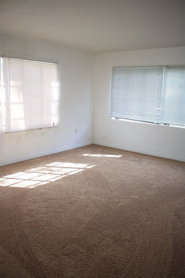 Building Photo - 620 Sheridan Blvd