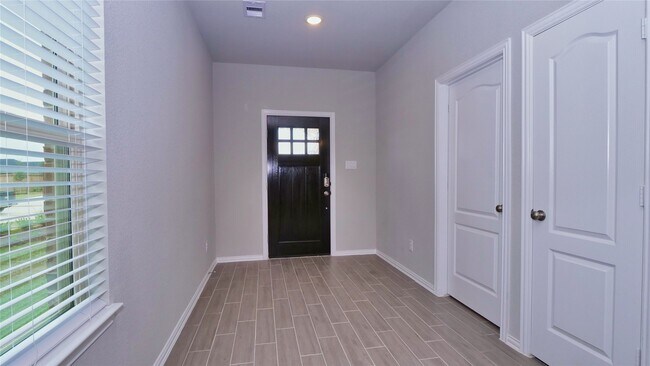 Building Photo - 31335 Spotted Saddle Hollow