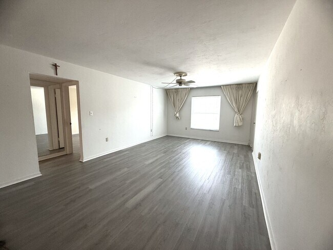 Foto del edificio - FIRST MONTHS RENT FREE!!! Beautiful 2 MASTER SUITE CONDO in Central Ft. Myers with Over 1200 Sqft.