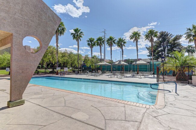 Building Photo - Beautiful condo at a great price!