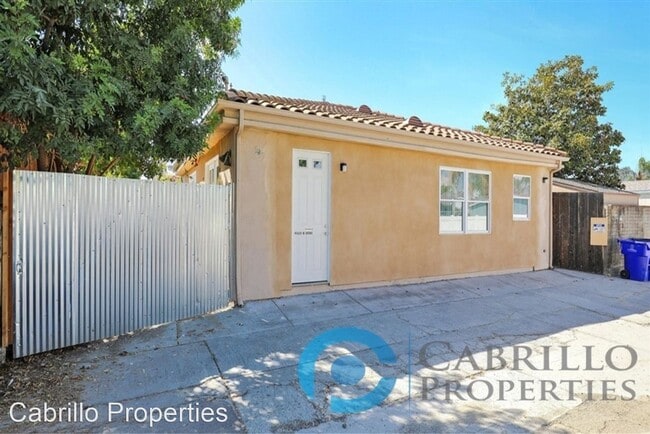Building Photo - 2 br, 1 bath House - 4669 Winona Ave
