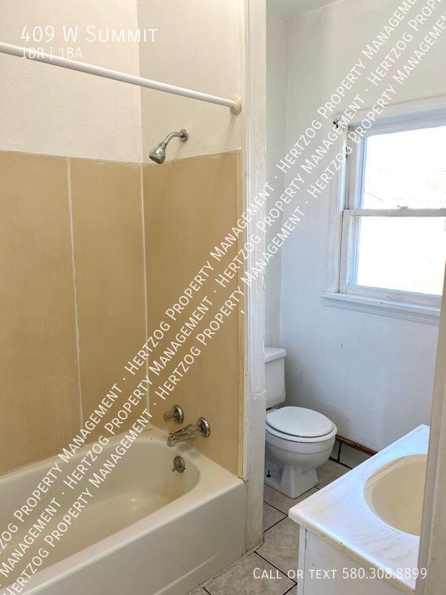 Foto del edificio - 409 W Summit-