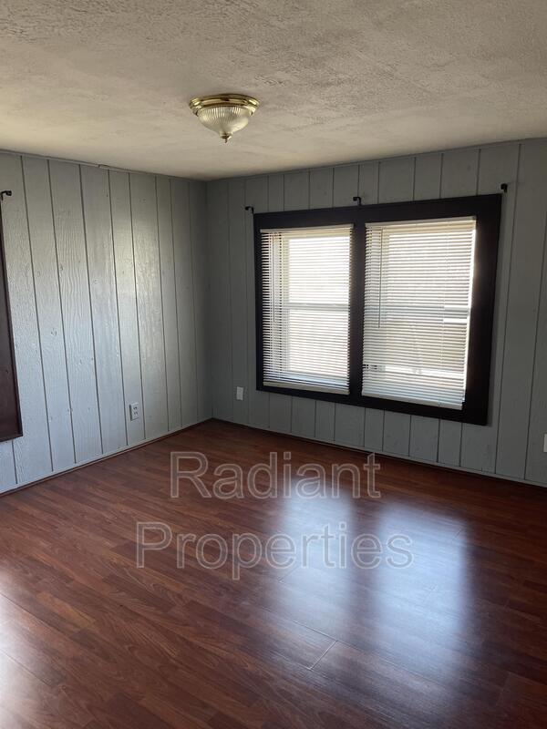 Building Photo - 320 5th St