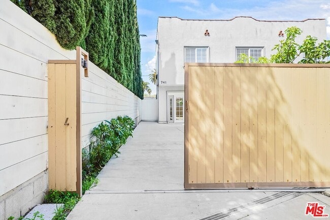 Photo - 741 N Las Palmas Avenue Unit Townhome