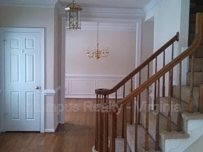 Foto del edificio - 7140 Chesterfield Dr