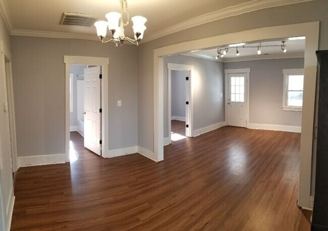 Building Photo - Single Family Downtown Wilmington
