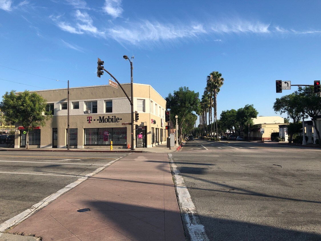 Front of the building - 724 W Las Tunas Dr