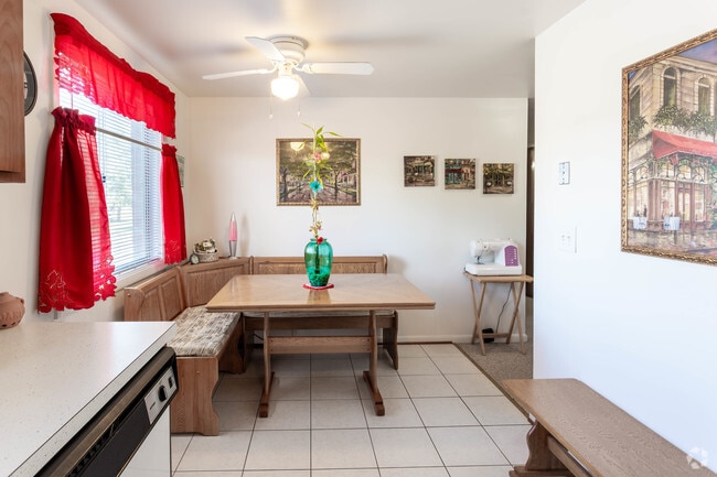 Interior Photo - Ransom Court