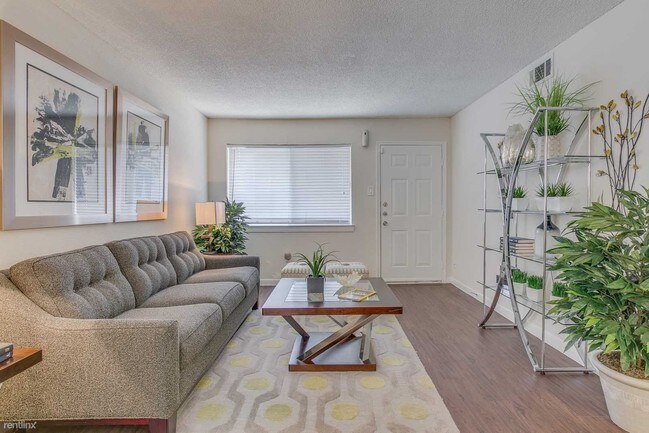 Foto del edificio - 17825 Kings Park Ln