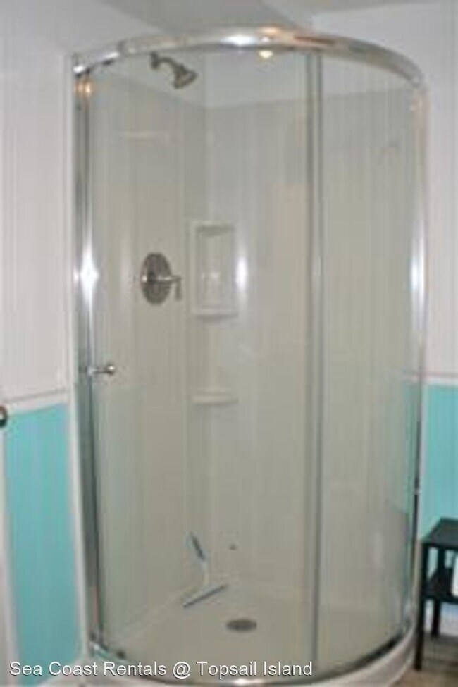 Building Photo - 2810 Island Dr