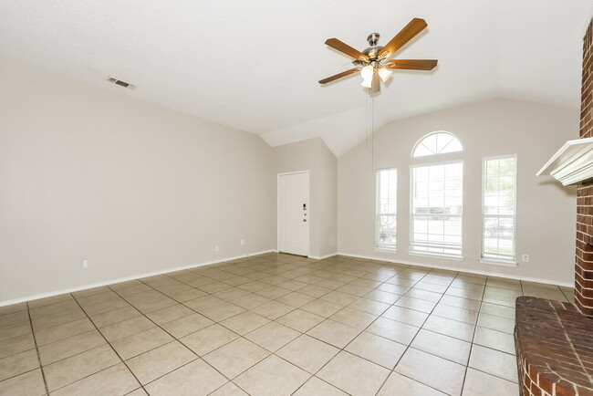 Foto del edificio - 1223 Reeves Ln