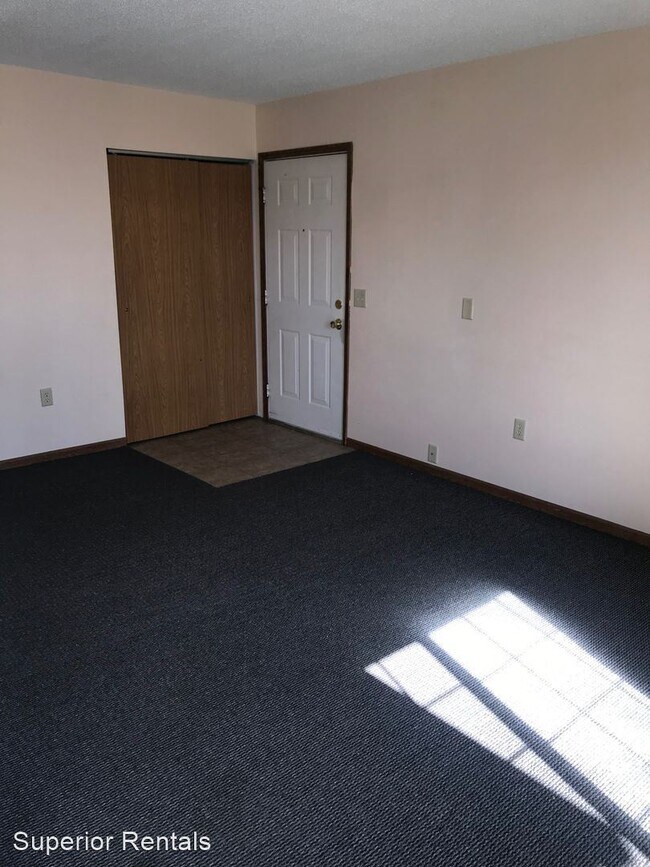 Building Photo - 208-220 Glenda Dr