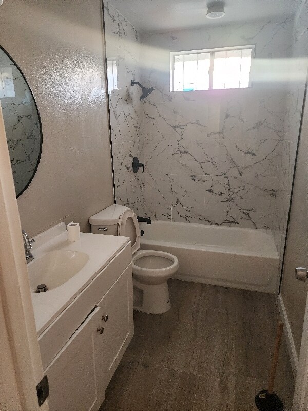 Foto del edificio - 2458 S Backer Ave