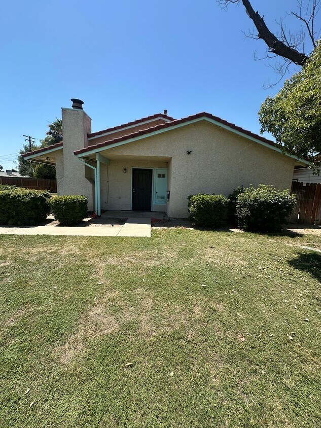 Foto principal - 1310 N Normandie St