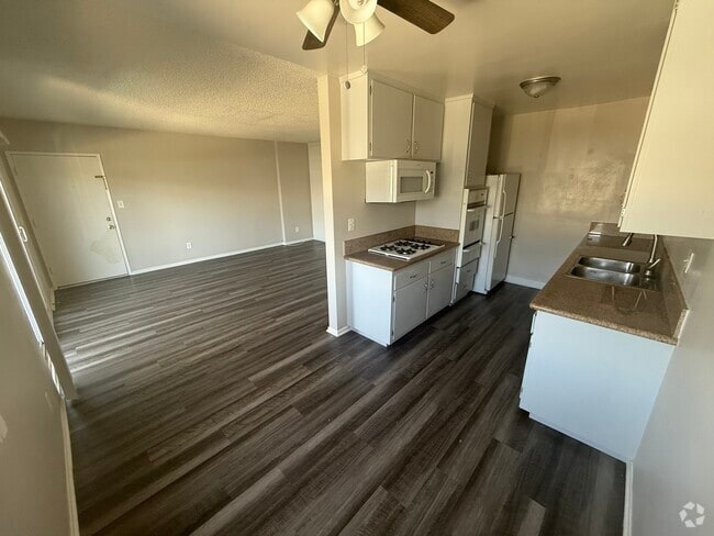 Building Photo - Mathews Apartments