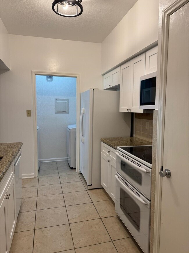 Building Photo - 2425 Underwood St