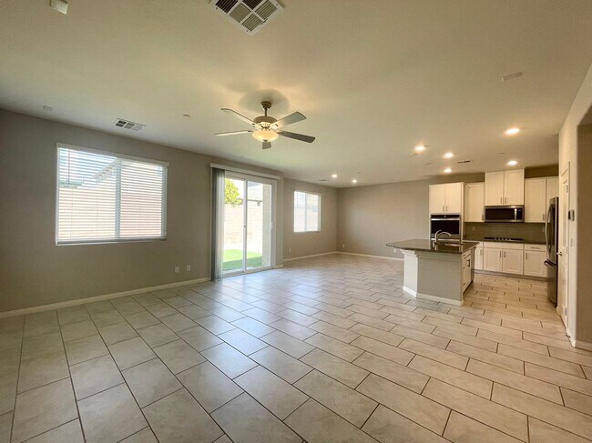 Foto del edificio - 385 Breve Ct