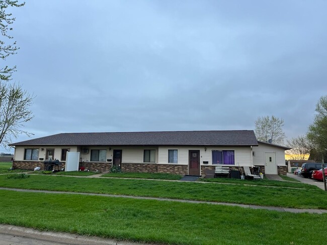 Building Photo - 340 S Rowe Ln
