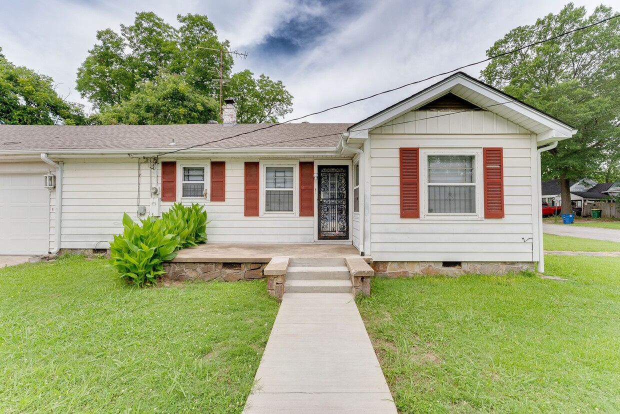 Primary Photo - Beautifully renovated 3bedroom -1.5 bath h...