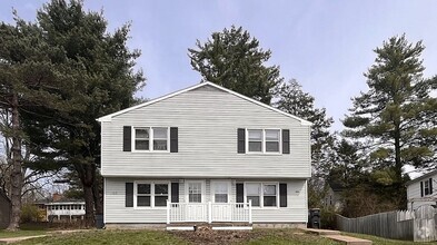 Building Photo - 106 Longmeadow Ln
