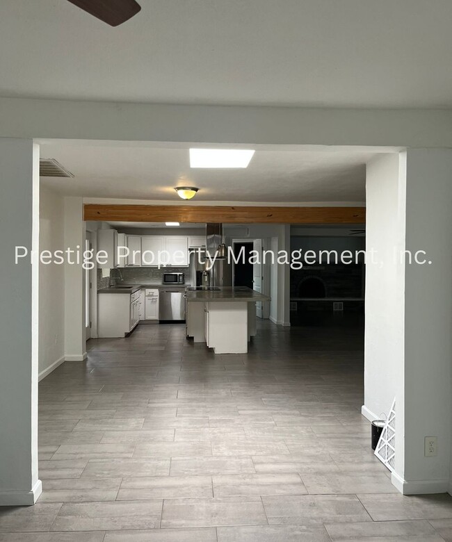 Foto del edificio - Welcome to This Lovely 3/2.5 East Side Home!!