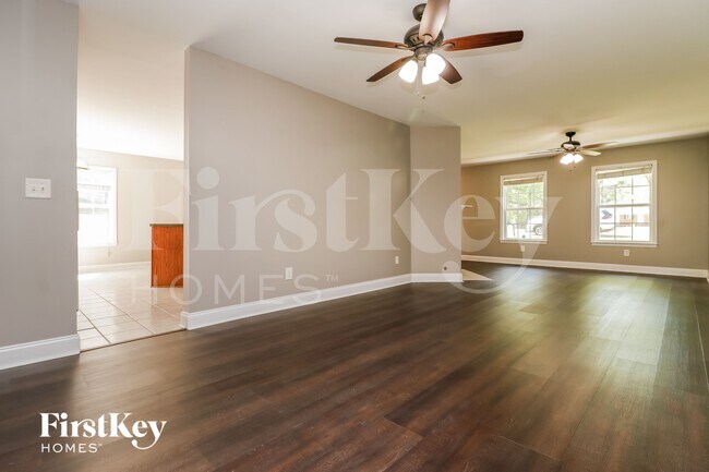 Foto del edificio - 1237 State Rd S-8-806