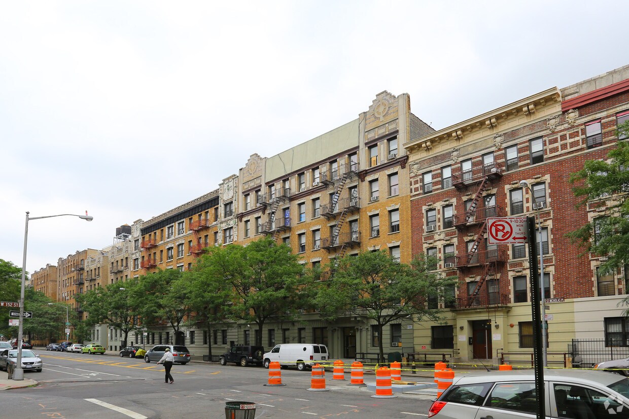 Building Photo - 40 Saint Nicholas Place