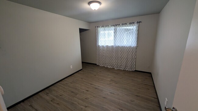 Dormitorio 1 - 1492 Main St