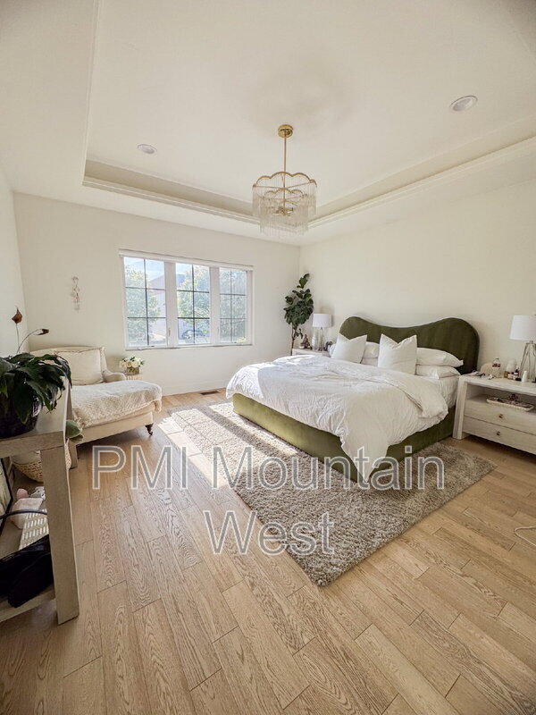 Building Photo - 703 N 920 E