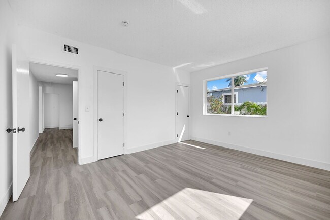 Foto del edificio - 1391 NW 102nd St