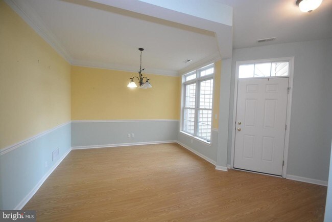 Building Photo - 215 Spring Meadow Dr
