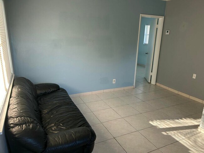 Foto del edificio - 3240 NE 16th St