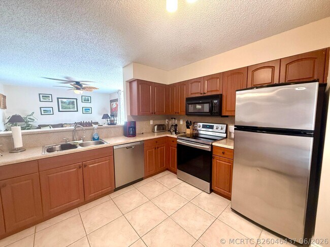 Foto del edificio - 1707 Village Blvd