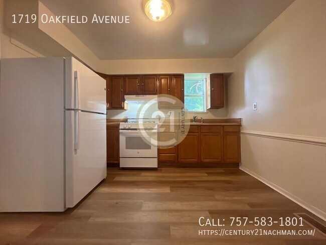 Building Photo - 1719 Oakfield Ave