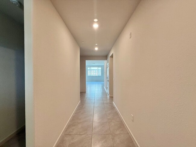 Foto del edificio - Bright and Modern Home in Hollister