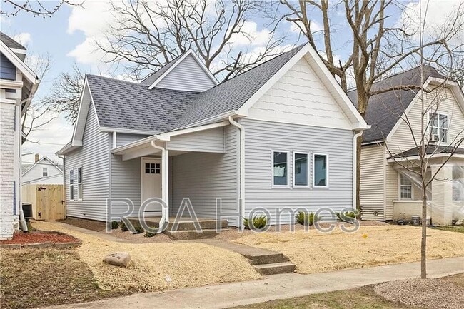 Photo - 408 N Dearborn St House